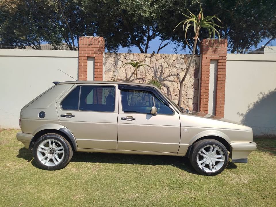 Call Haroon on 2003 Vw Golf 1 Citi 1.4i Mags Neat interior Free flow Exhaust System