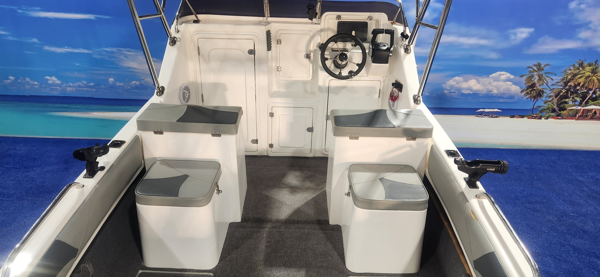SEACAT 520 FC ON TRAILER 2 X 70 HP YAMAHA 4 STROKES 2022 MODEL 70 HOUR