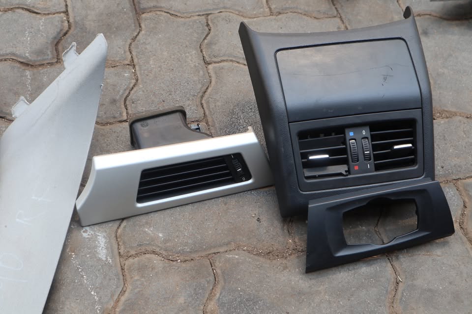 BMW E90 FACE LIFT DASH BOARD BEEDINGS & AIR VENTS - Private Seller BMW E90 FACE LIFT DASH BOARD BEEDINGS & AIR VENTS - Private Seller