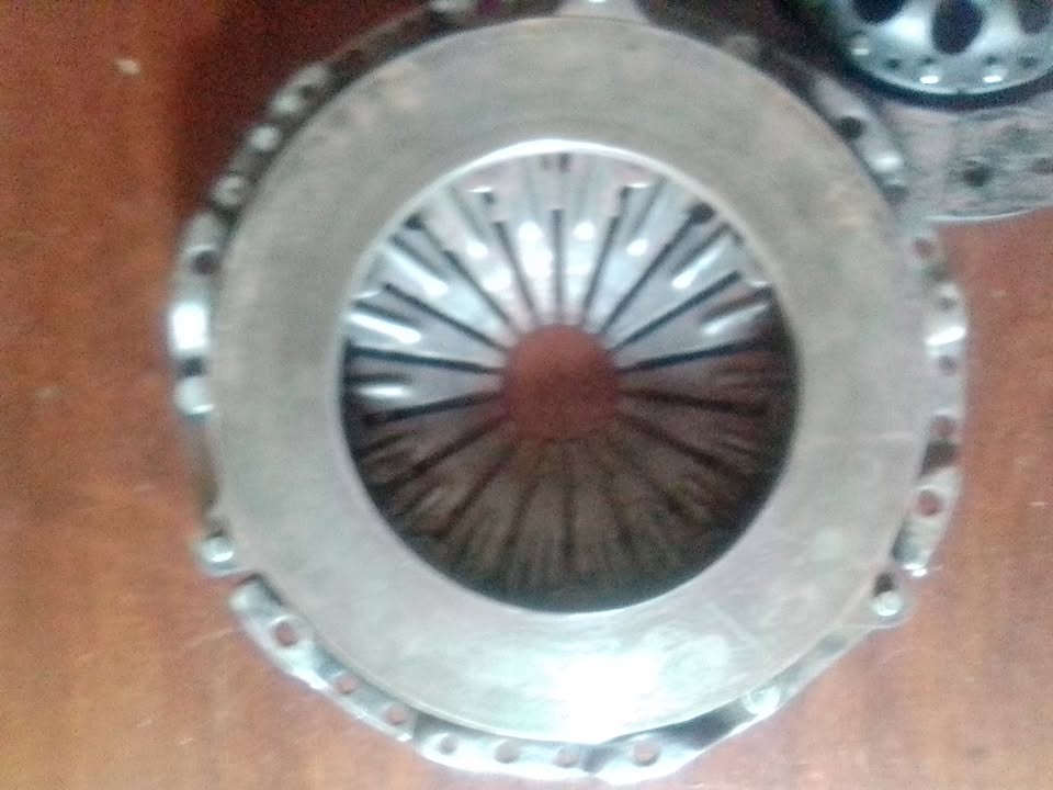 AUDI ADR 1.8 CLUTCH AND PRESSURE PLATE - Private Seller AUDI ADR 1.8 CLUTCH AND PRESSURE PLATE - Private Seller