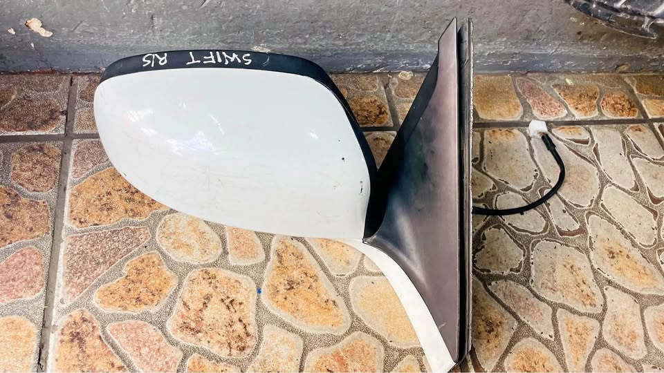 Suzuki Swift side mirror - Private Seller Suzuki Swift side mirror - Private Seller