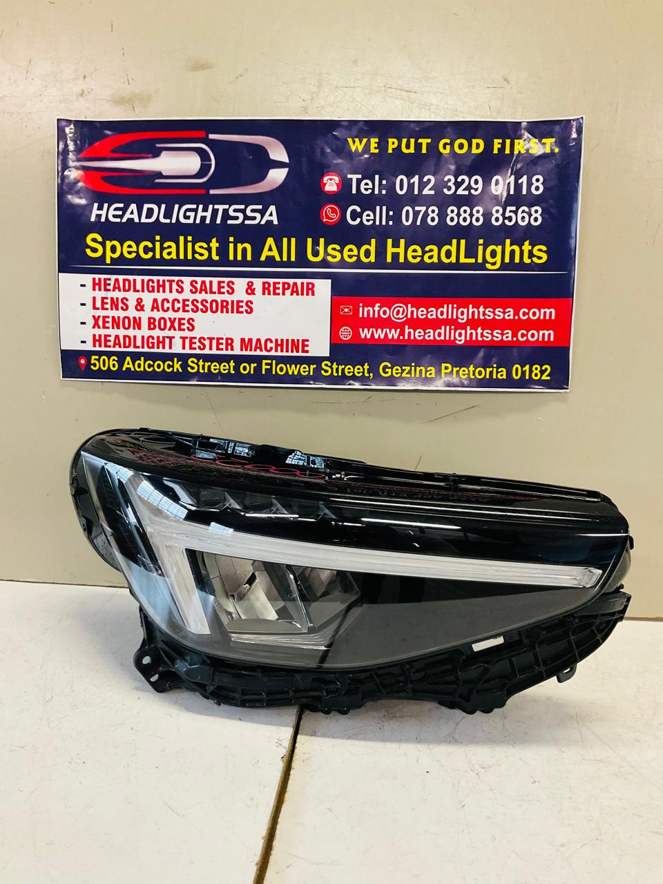 Volvo XC40 facelift right side LED active headlight - Private Seller