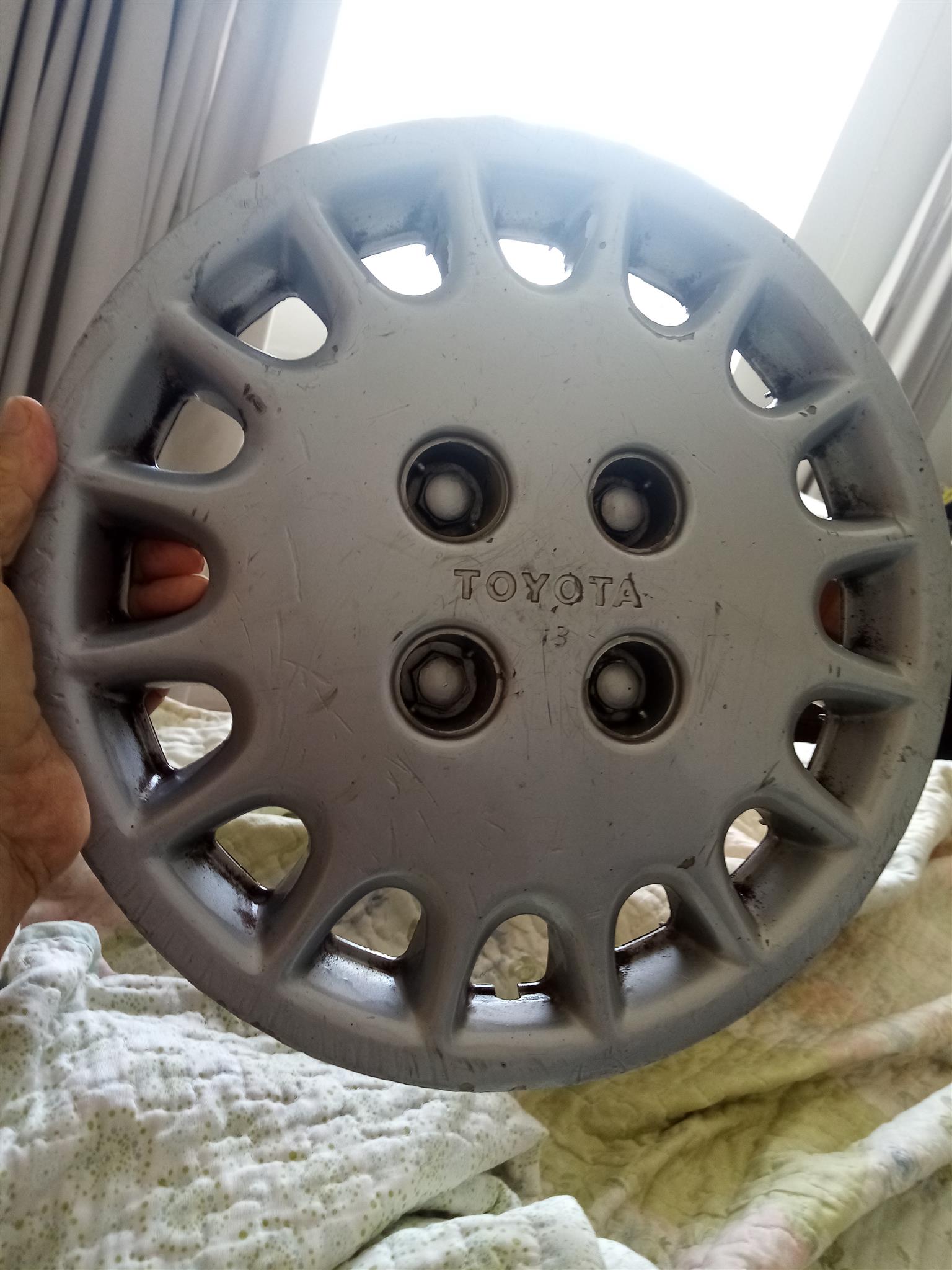 Corolla older model, wheel cap, 0832706942 - Private Seller Corolla older model, wheel cap, 0832706942 - Private Seller