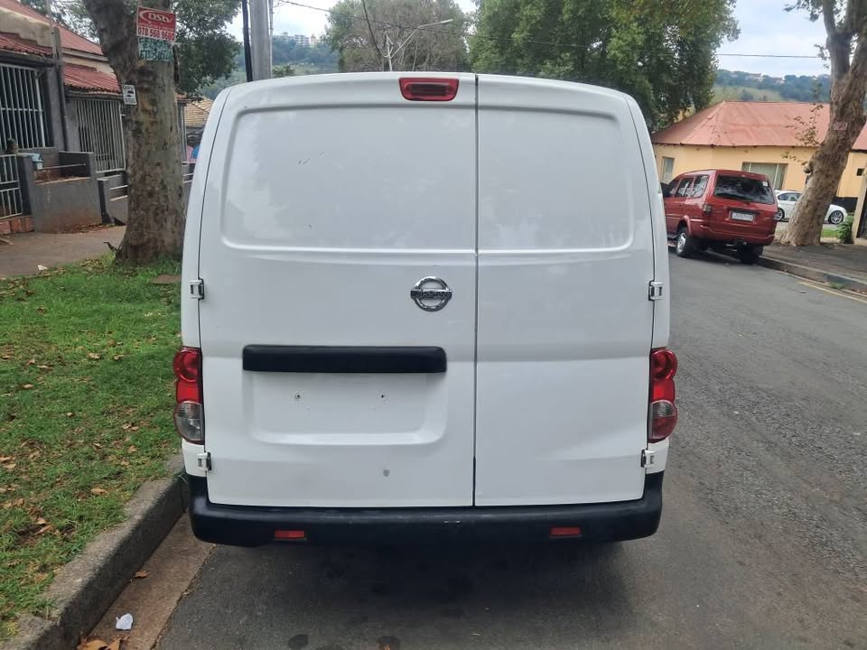 Nissan NV200 1.6i Panel van white 2015 for sale