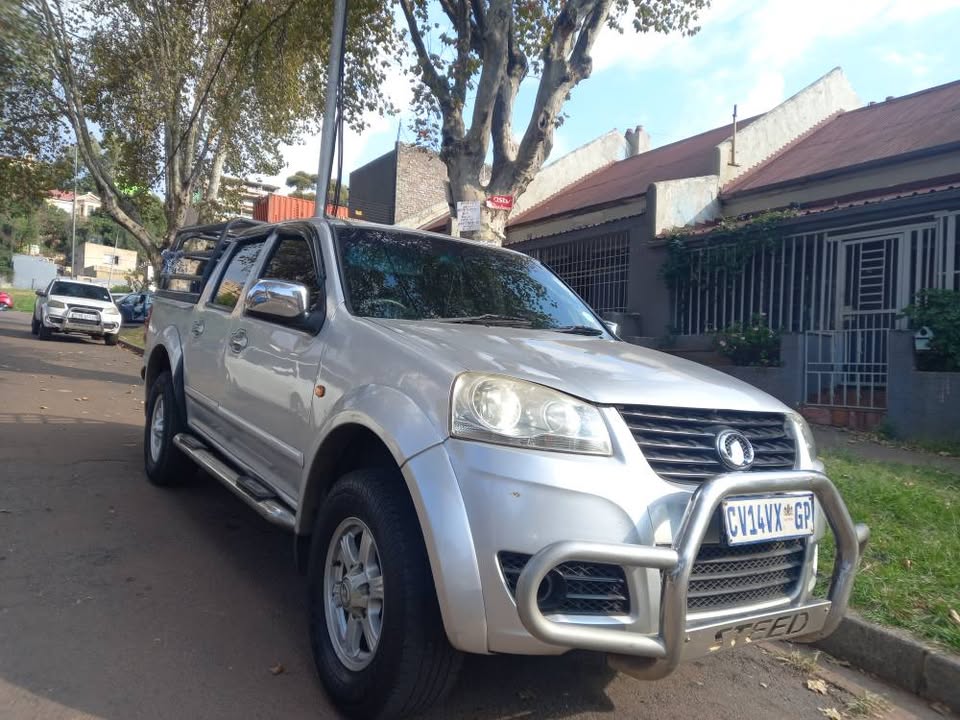 2013 GMW STEED 5 2.4 PETROL, MANUAL 4X4, SILVER, LEATHER SEAT.
