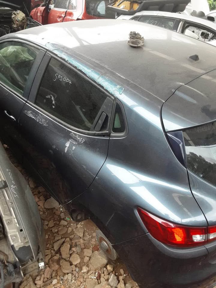 RENAULT CLIO 900T 2018 STRIPPING FOR PARTS - Private Seller