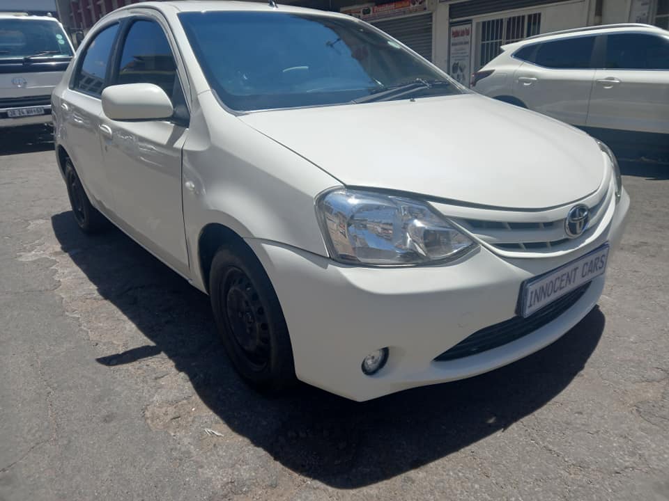 2014 TOYOTA ETIOS 1.5 PETROL ENGINE, MANUAL, MILEAGE 111000KM, WHITE COLOUR