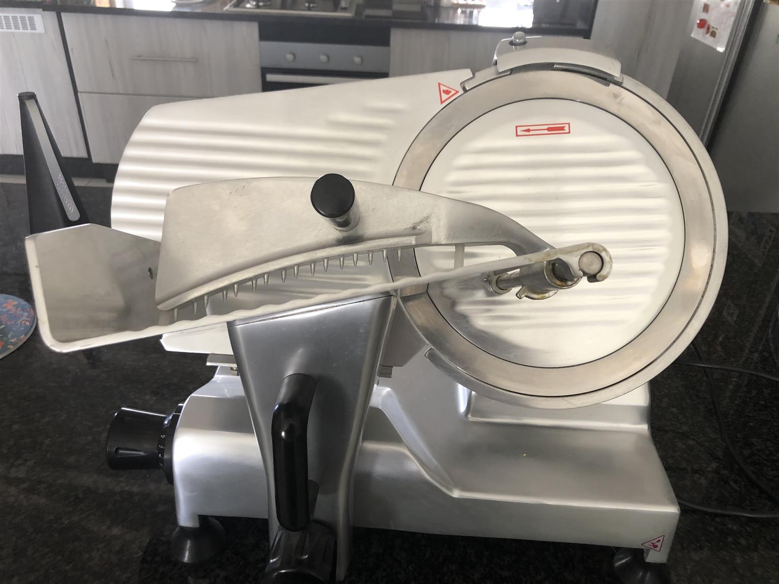 Universal HBS-300 12" Manual Gravity Feed Meat Slicer - 1/2 hp