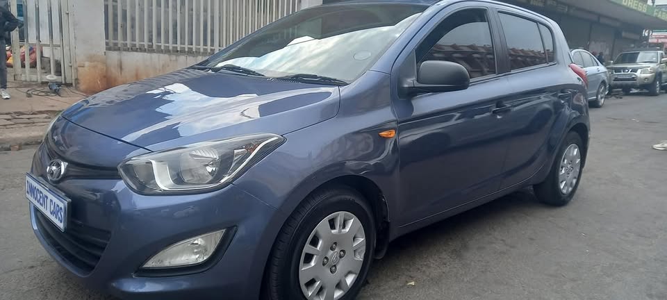 USED 2013 HYUNDAI i20 1.2 MOTION PETROL, MANUAL, BLUE COLOUR, MILEAGE