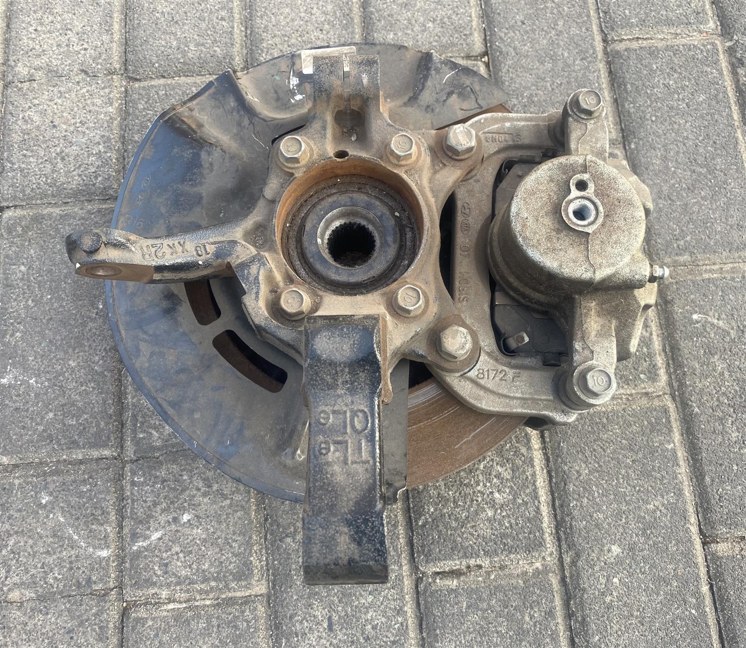 2020 HYUNDAI TUCSON COMPLETE HUB RIGHT SIDE FOR SALE. IN PRISTINE CONDITION - Private Seller