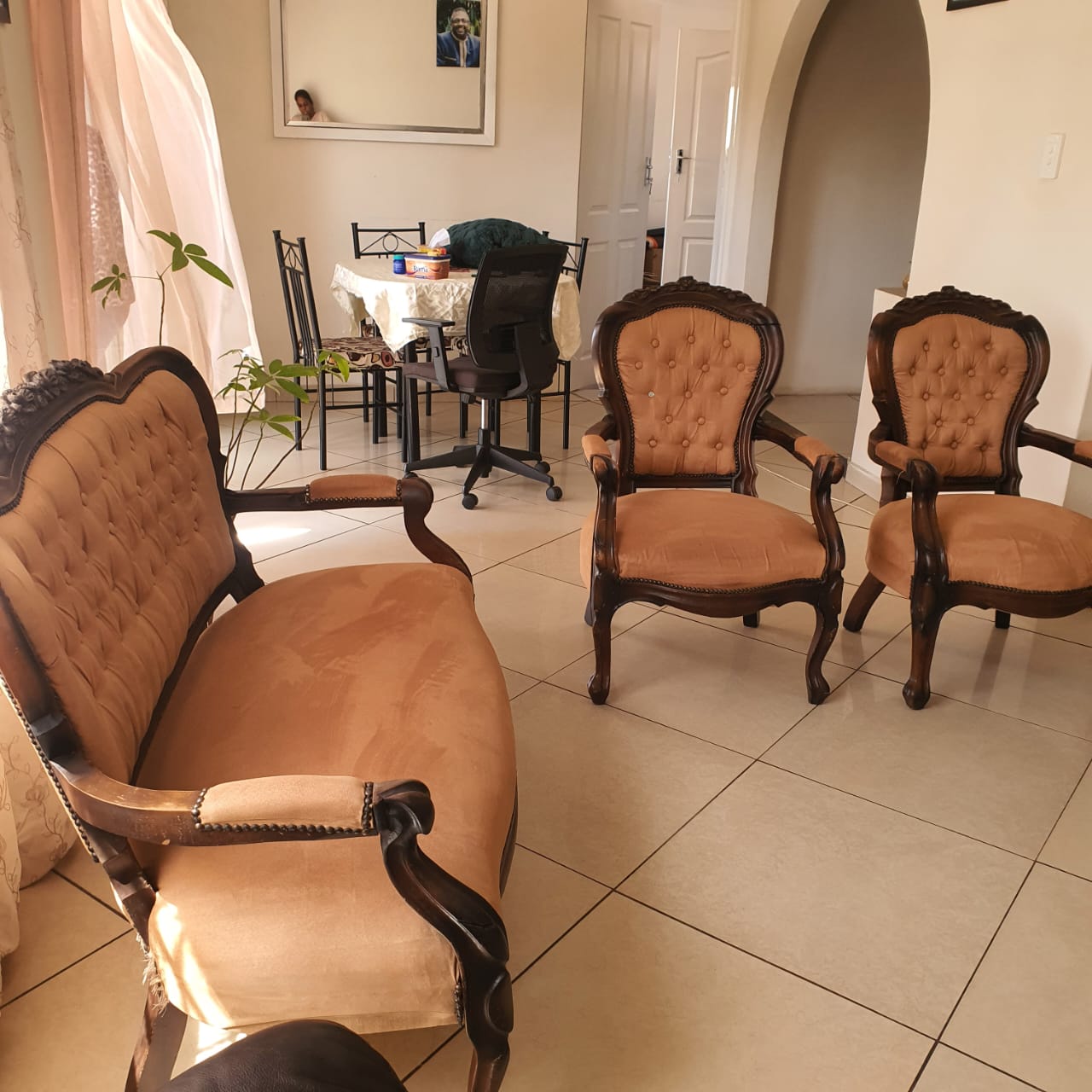 4 seater Antique lounge suite in excellent condition