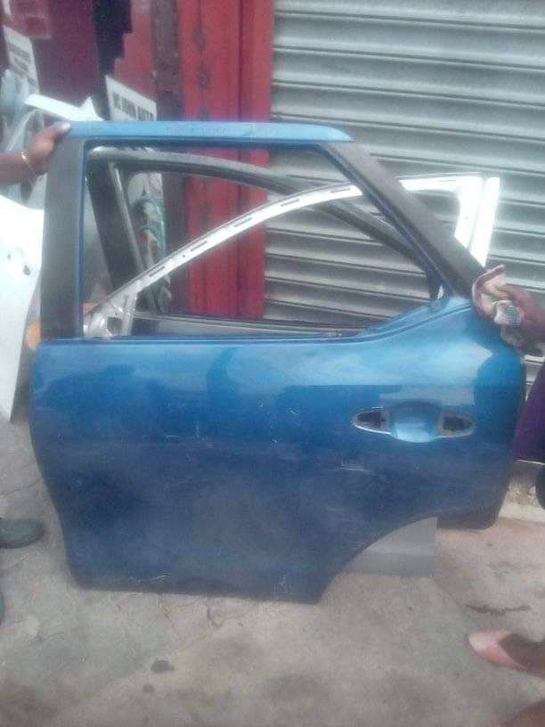 Toyota forturer door left side - Private Seller Toyota forturer door left side - Private Seller