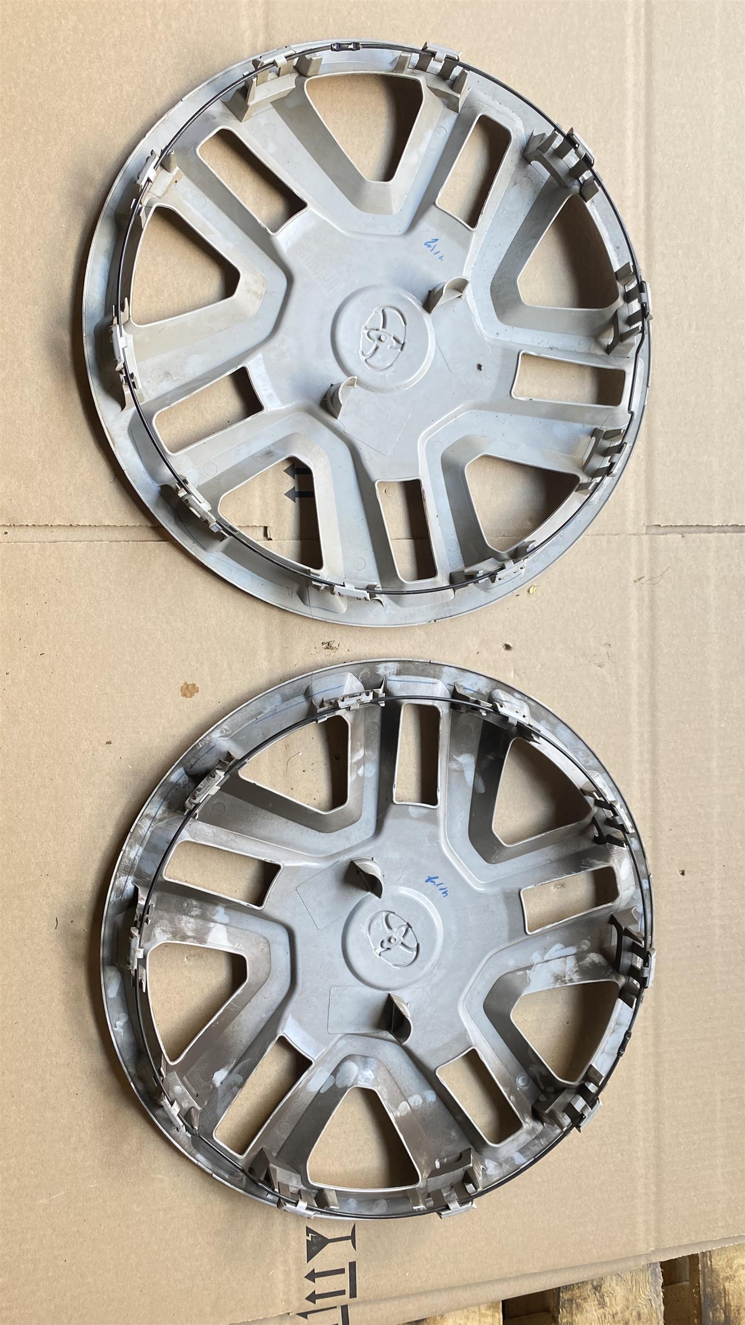 Toyota urban cruiser/Quantum rims(4) And wheel caps(2) - Private Seller