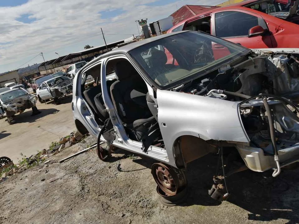 Clio mk2 Stripping for spares - Private Seller