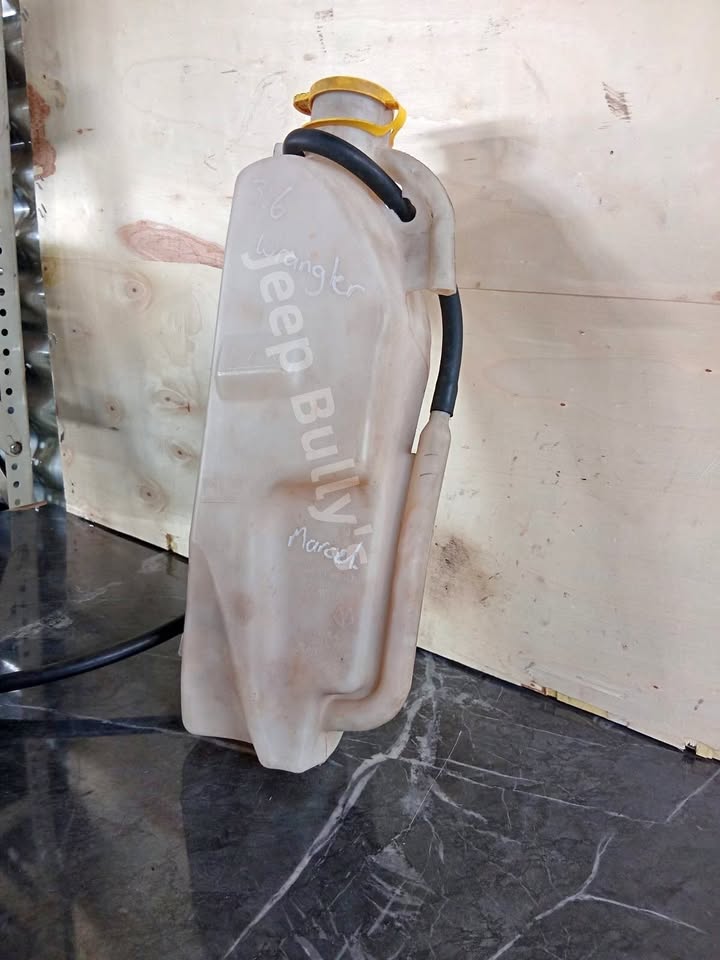 Jeep Wrangler Used Overflow Bottle In Store - Private Seller Jeep Wrangler Used Overflow Bottle In Store - Private Seller