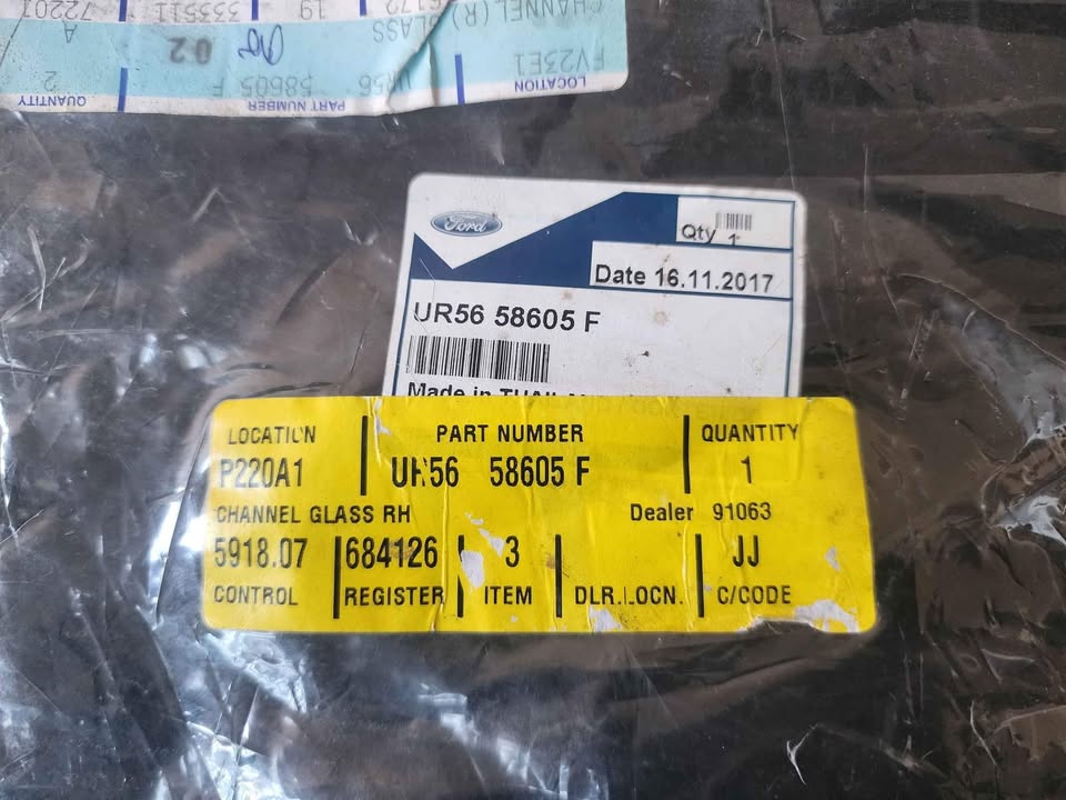 MAZDA BT50 FRONT DOOR WINDOW GLASS RUBBER - OEM - Private Seller MAZDA BT50 FRONT DOOR WINDOW GLASS RUBBER - OEM - Private Seller