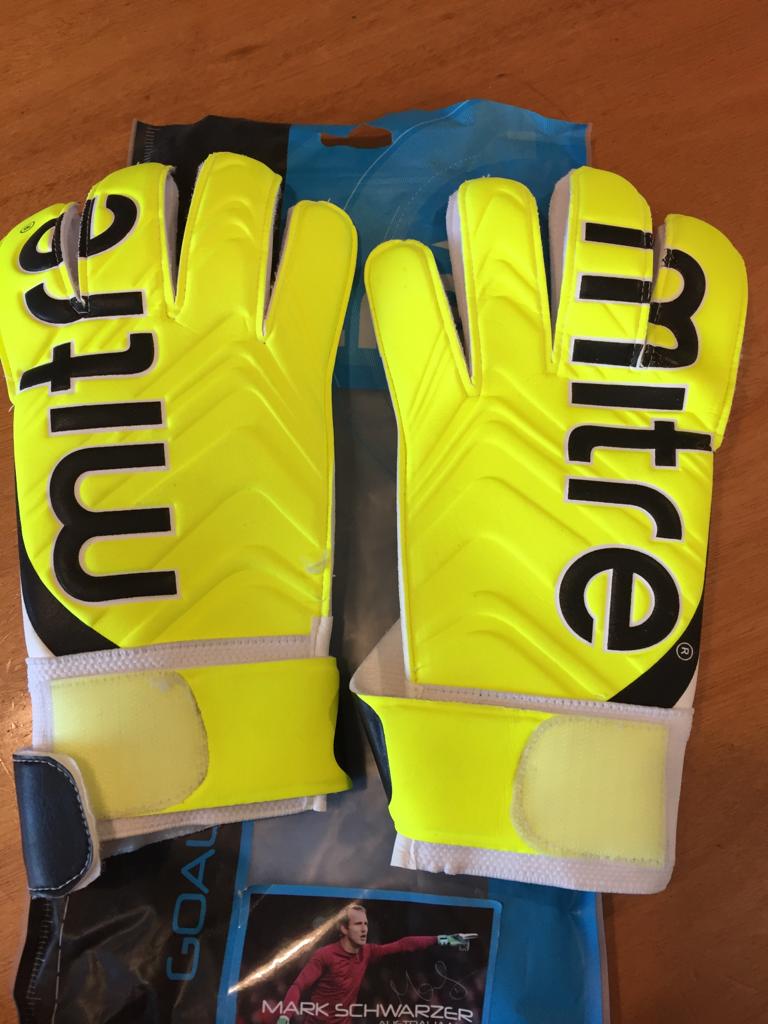 goalkeeper gloves size 9
