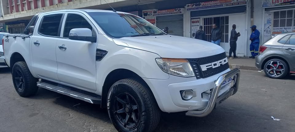 2012 FORD RANGER 3.2.. AUTOMATIC TRANSMISSION.. DIESEL. COLOUR. LEATHER SEATS.
