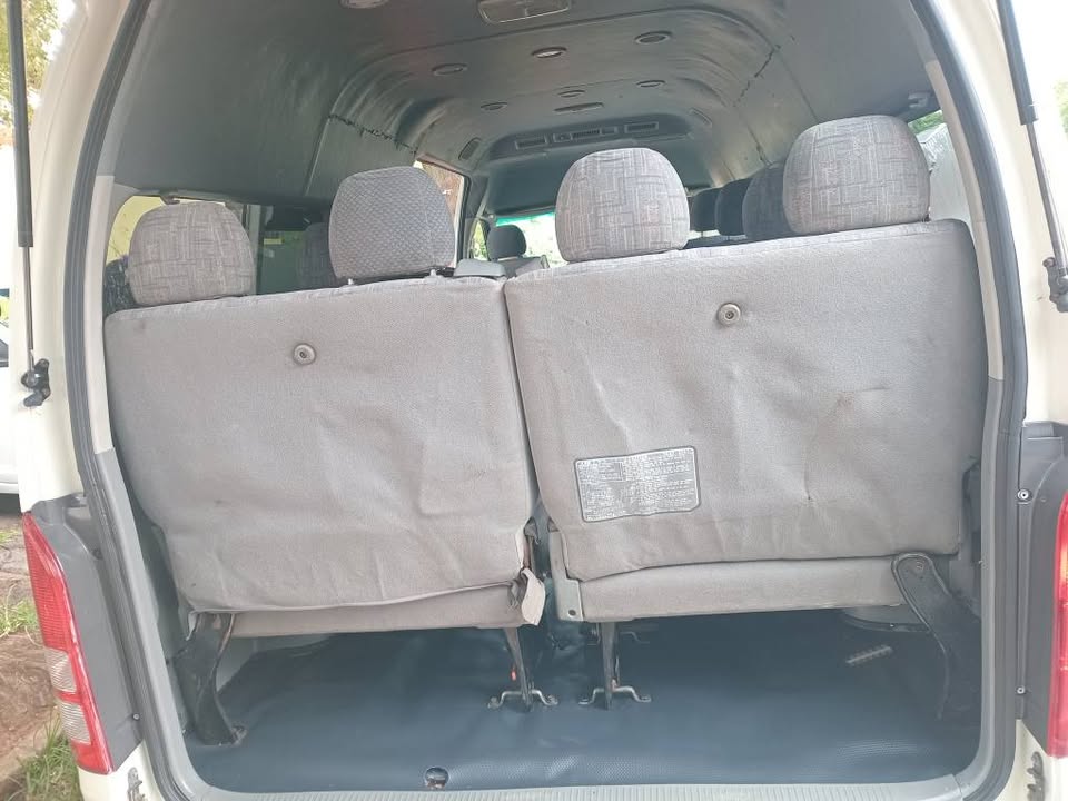 2010 Toyota Quantum 2.5 D-4D GL 14 seater White, Manual, Diesel