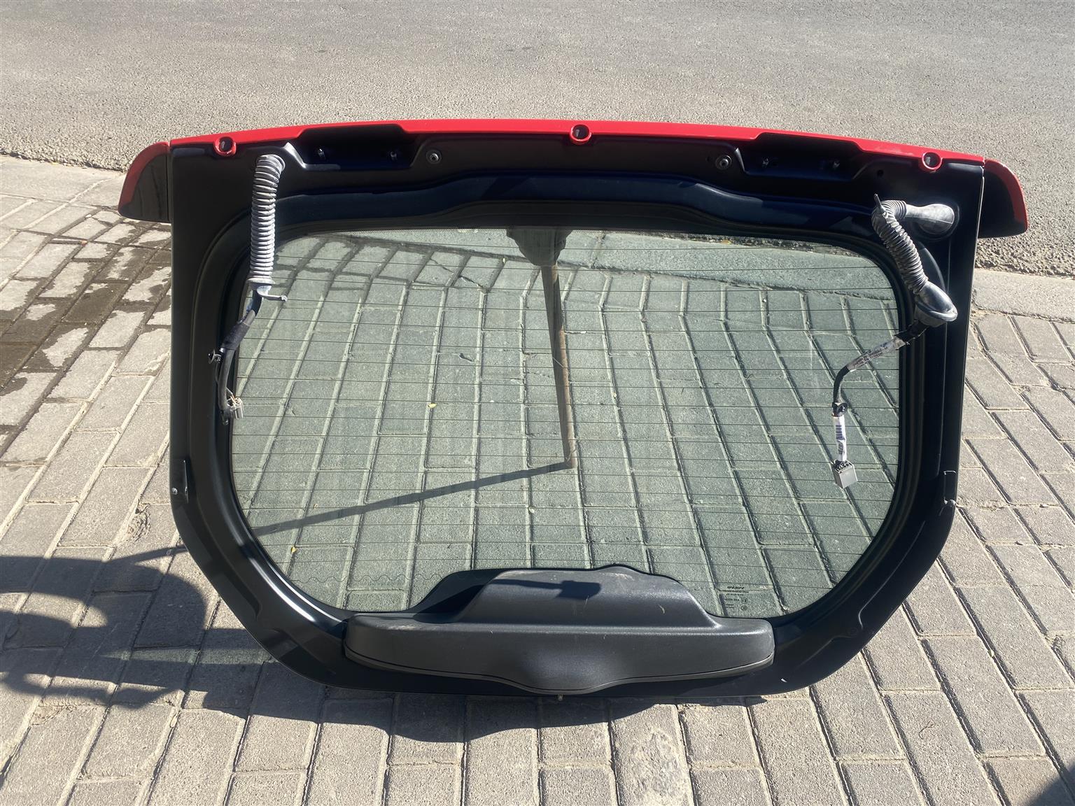 2013 VOLVO C30 COMPLETE TAILGATE FOR SALE. IN PRISTINE CONDITION