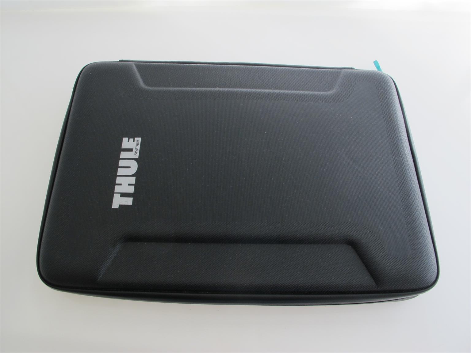 Thule Gauntlet 14 inch Macbook/laptop sleeve case