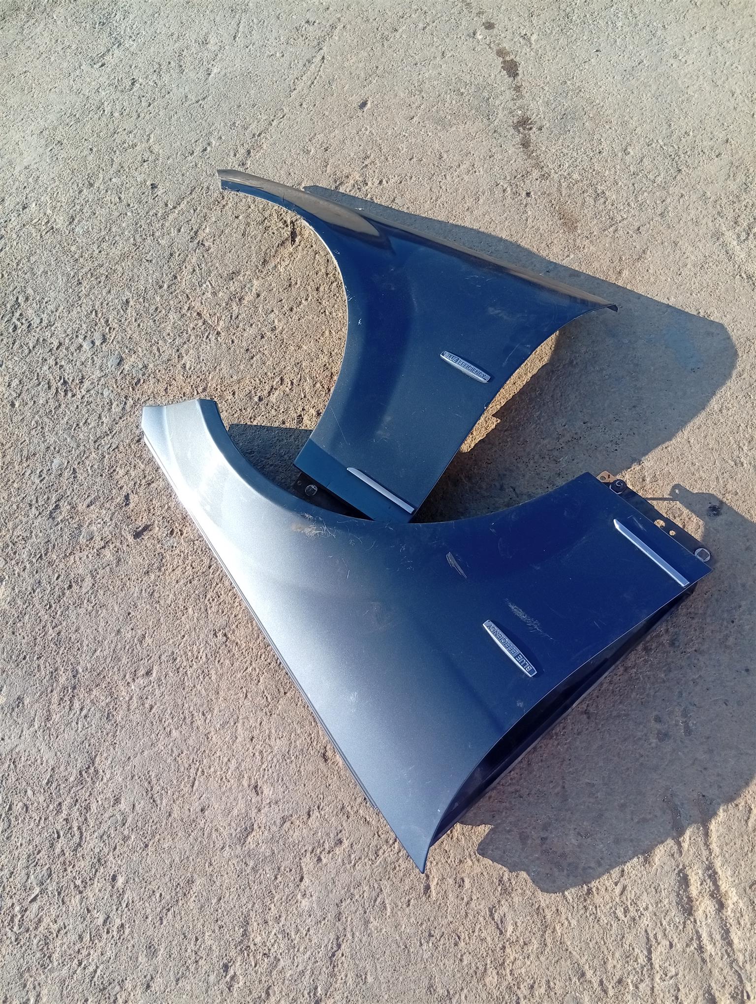 Mercedes Benz w204 c class left and right fender for sale in good condition - Private Seller Mercedes Benz w204 c class left and right fender for sale in good condition - Private Seller