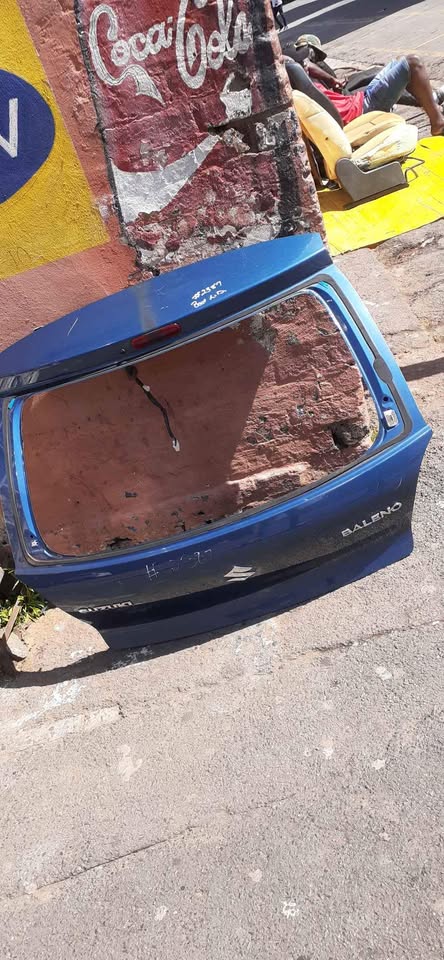 Neat Suzuki Baleno Tailgate
