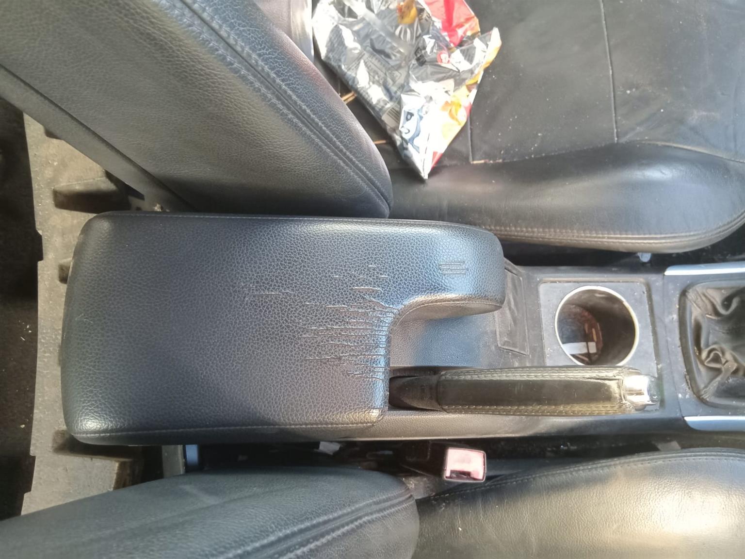 ️ USED MERCEDES B200 CENTER CONSOLE - Private Seller ️ USED MERCEDES B200 CENTER CONSOLE - Private Seller