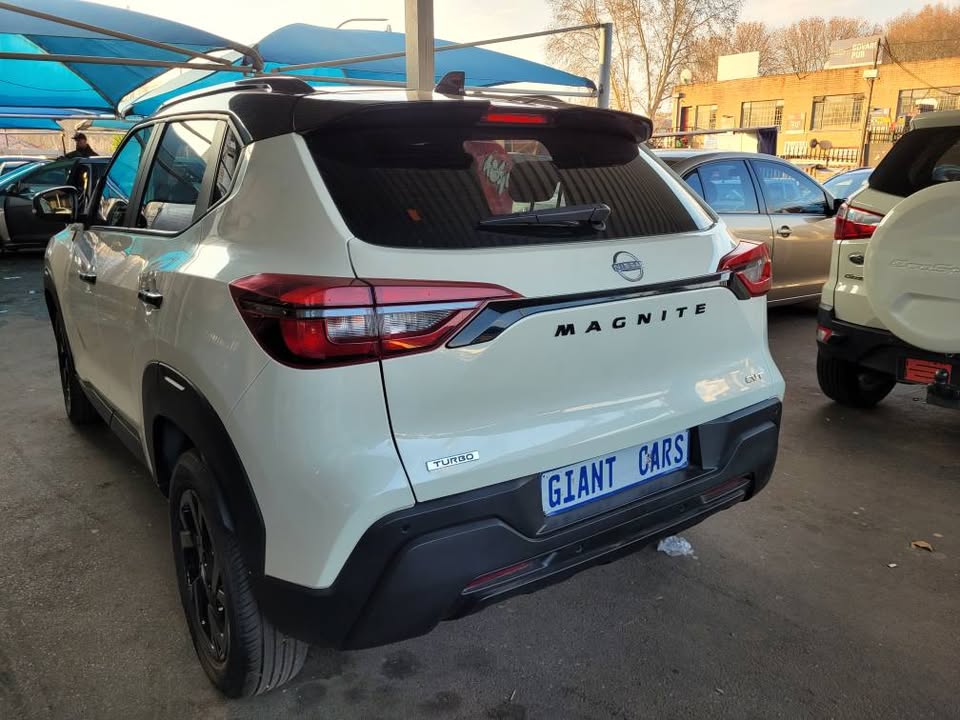 Nissan magnite kuro 1.0 turbo