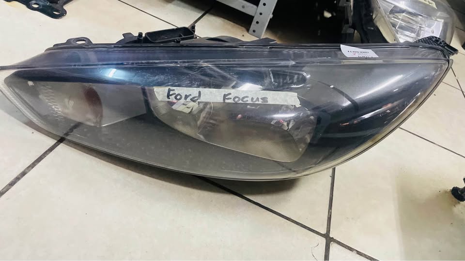 Ford Focus headlight - Private Seller Ford Focus headlight - Private Seller