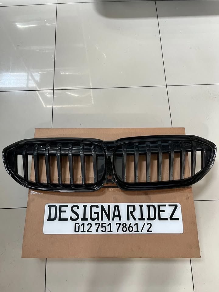 BMW G20 3-SERIES GLOSS BLACK FRONT BUMPER AVAILABLE. - Private Seller BMW G20 3-SERIES GLOSS BLACK FRONT BUMPER AVAILABLE. - Private Seller