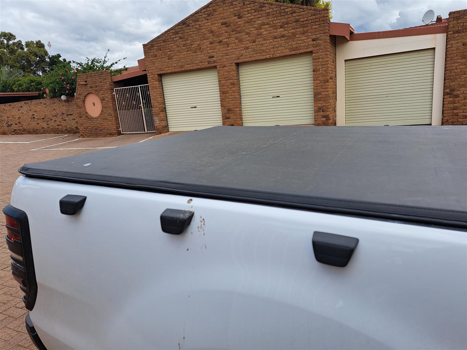 Tonneau cover and rollbar for ford ranger single can for sale - Private Seller Tonneau cover and rollbar for ford ranger single can for sale - Private Seller