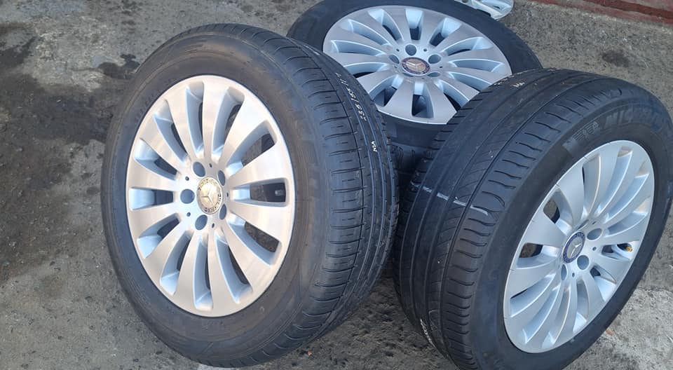 Mercedes Benz vito mags size 17+tyres used still in good condition