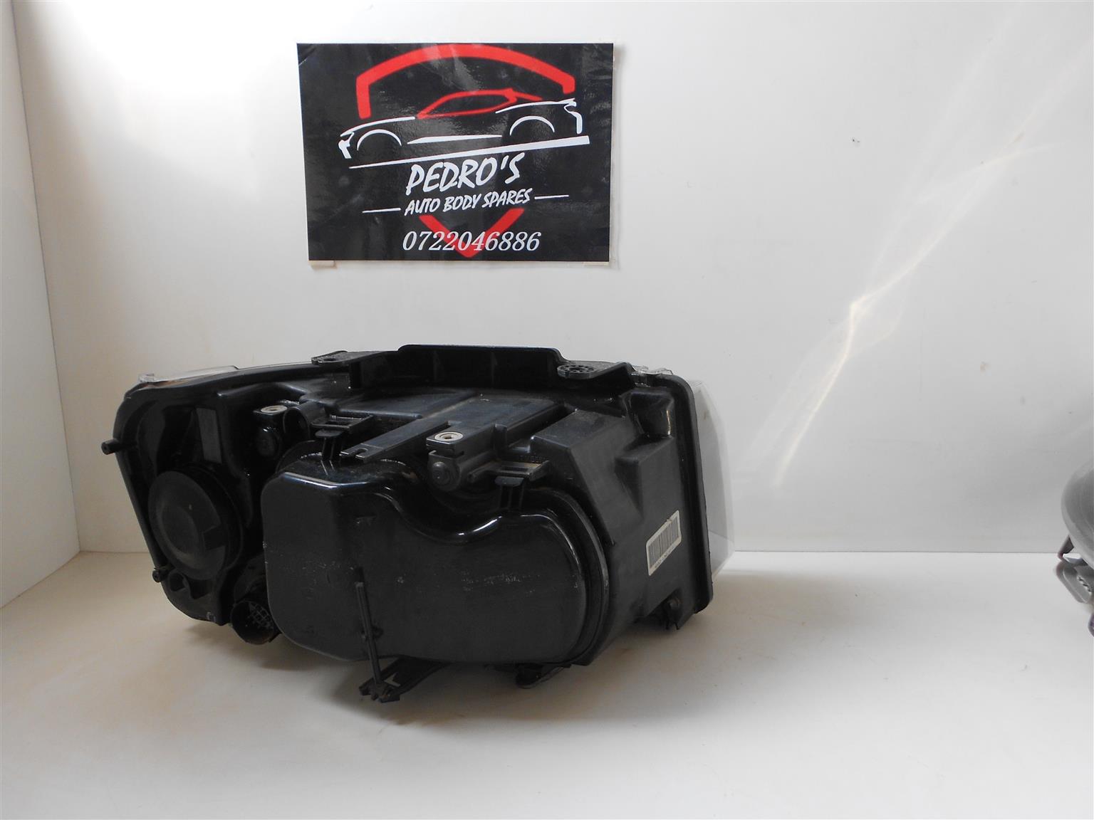 Land Rover Freelander 2 Xenon Left Headlight - Private Seller Land Rover Freelander 2 Xenon Left Headlight - Private Seller