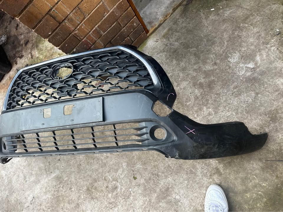 Toyota Corolla cross top and lower grille - Private Seller Toyota Corolla cross top and lower grille - Private Seller