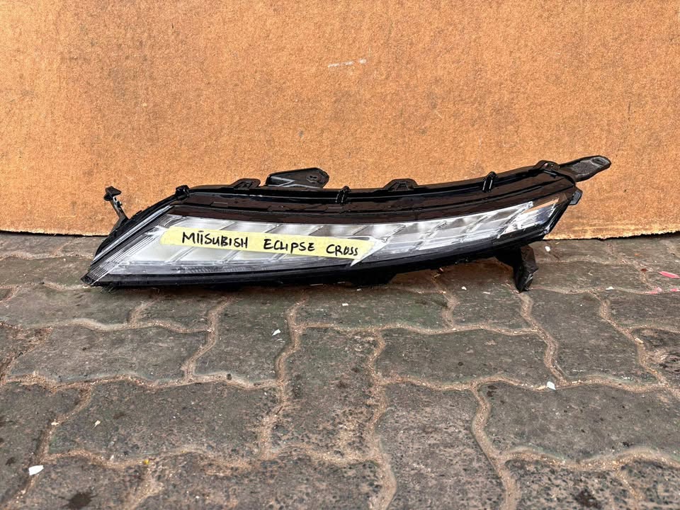 Mitsubishi Eclipse cross Headlight - Private Seller Mitsubishi Eclipse cross Headlight - Private Seller