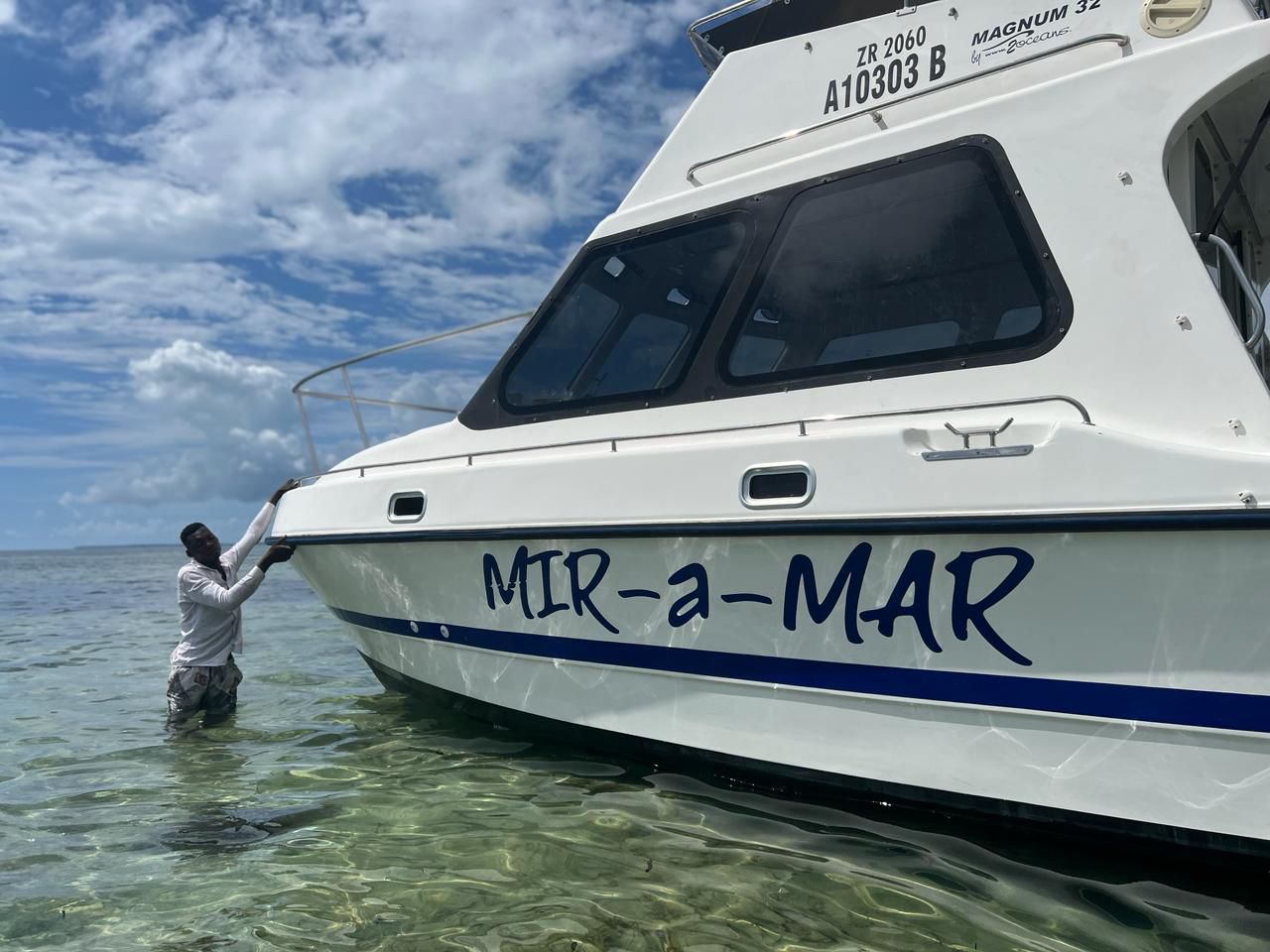 Magnum 32 Boat
