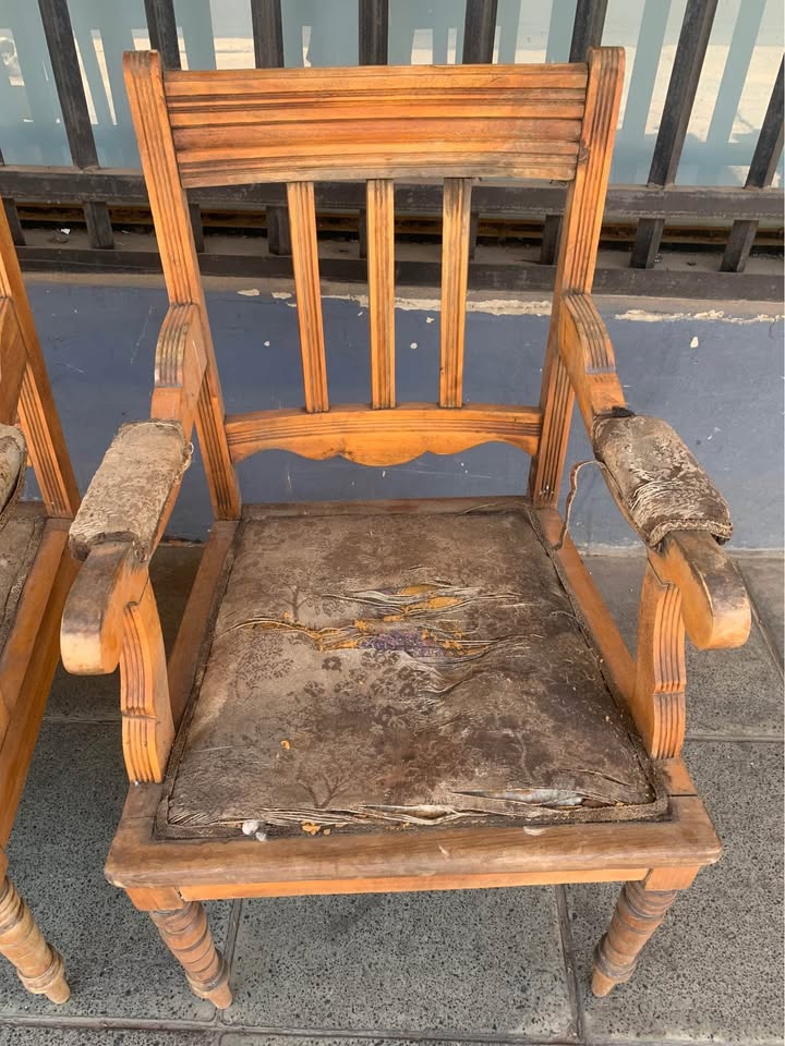 Auntique chairs  for both hidden information