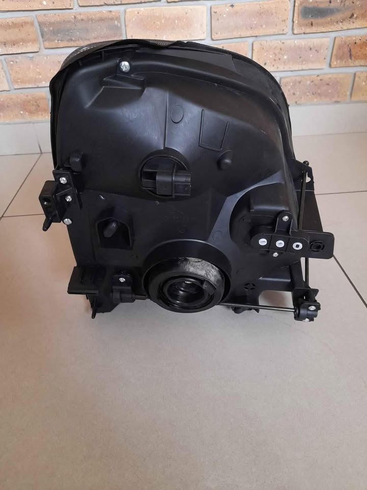 HYUNDAI H100 FACELIFT 2012 ONWARDS BRAND NEW HEADLIGHTS FORSALE PRICE