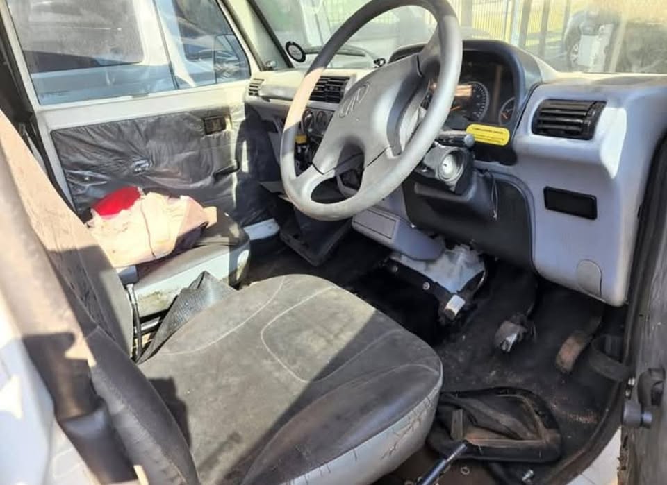 STRIPPING NOW – MAHINDRA BOLERO 2.5 MAXI-TRUCK - Private Seller STRIPPING NOW – MAHINDRA BOLERO 2.5 MAXI-TRUCK - Private Seller