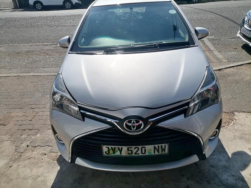 2015 Toyota Yaris 1.0 Hatchback with a Nice interior seat and Service book Spare key