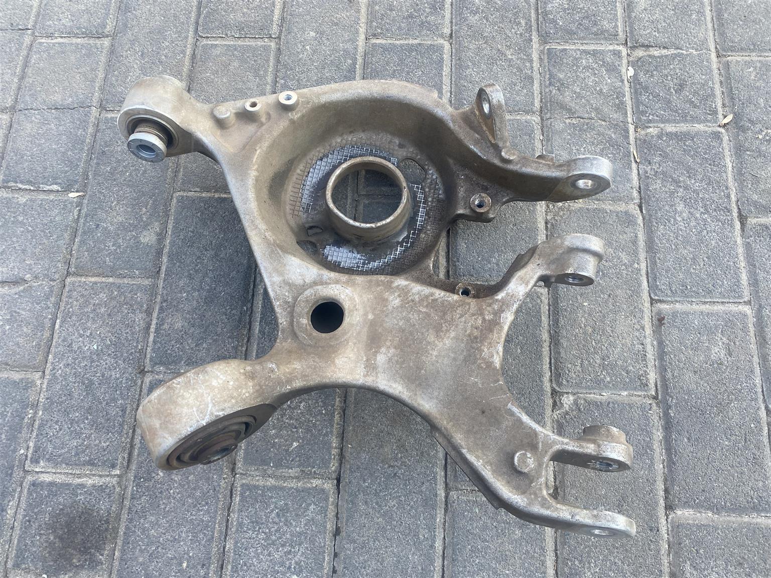 2023 FORD MUSTANG LEFT REAR CONTROL ARM FOR SALE. IN PRISTINE CONDITION