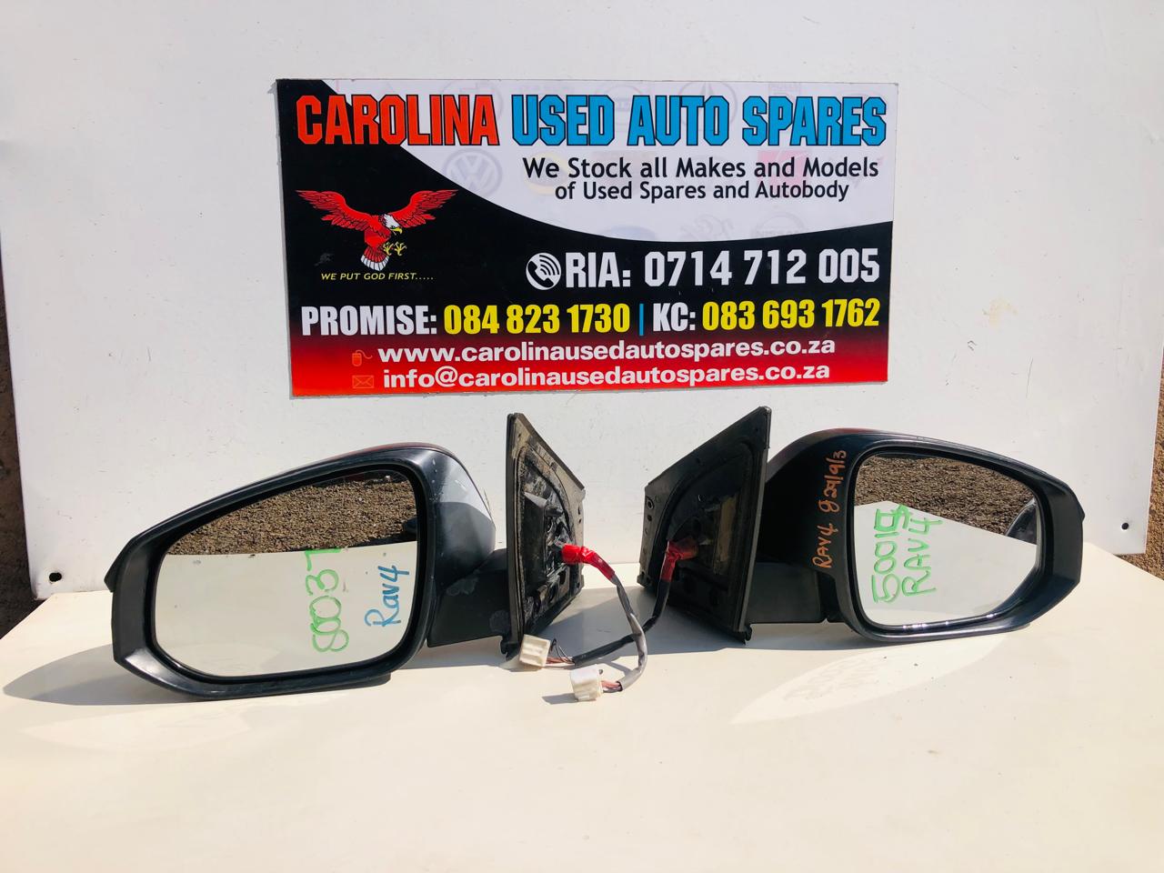 Toyota RAV4 left and right side electronic side mirror with indicator - Private Seller Toyota RAV4 left and right side electronic side mirror with indicator - Private Seller