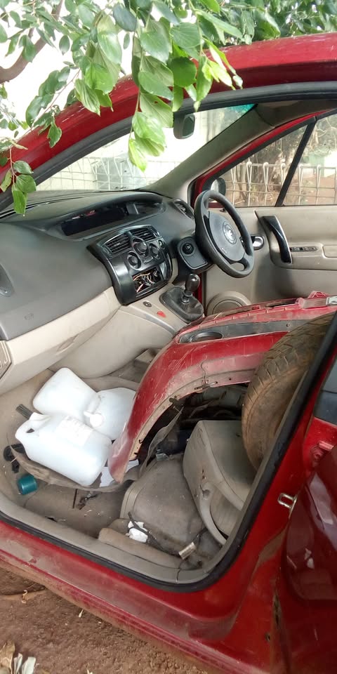 RENAULT SCENIC 2 STRIPPING - Private Seller