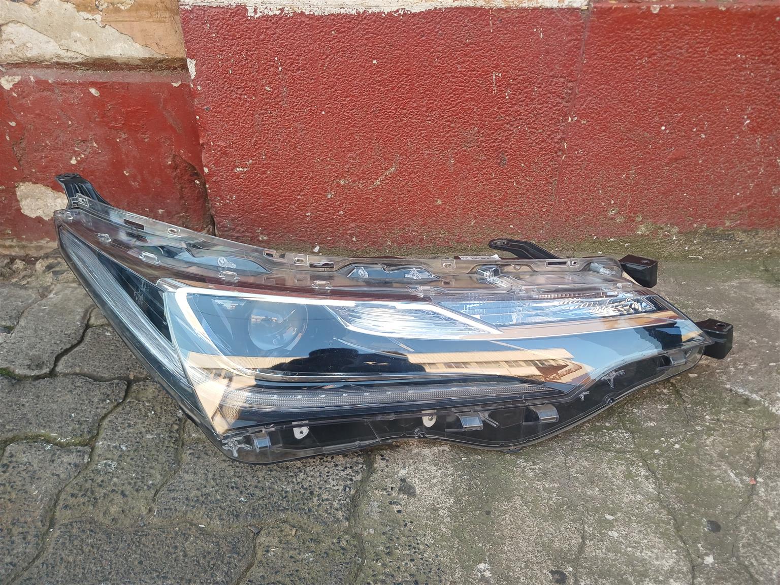 TOYOTA COROLLA PRESTIGE HEADLIGHT RIGHT SIDE FROM 2024-2026 MODEL - Private Seller TOYOTA COROLLA PRESTIGE HEADLIGHT RIGHT SIDE FROM 2024-2026 MODEL - Private Seller