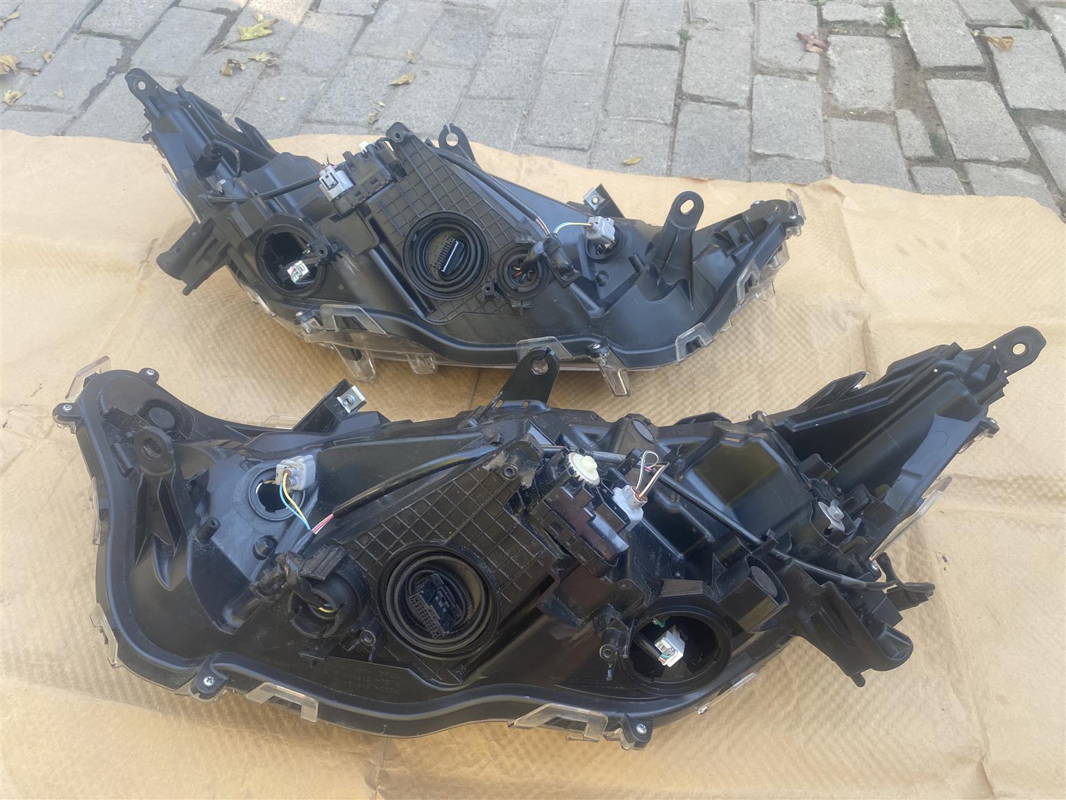 2024 TOYOTA RAV4 FULL LED HEADLIGHTS FOR SALE. IN PRISTINE CONDITION