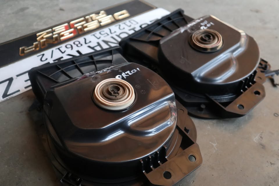 BMW F30 UNDER SEAT FLOOR SPEAKERS - Private Seller BMW F30 UNDER SEAT FLOOR SPEAKERS - Private Seller