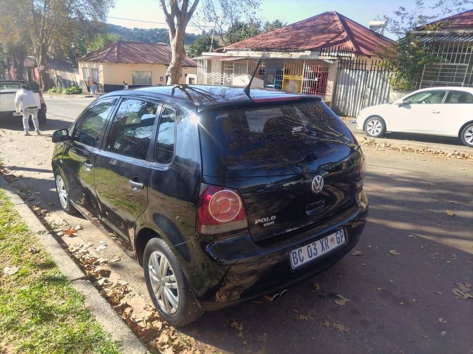 2011 Polo Vivo 1.4 hatchback