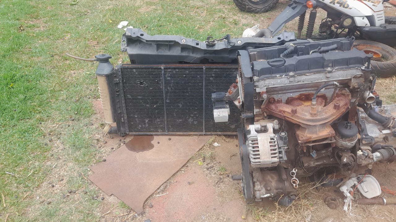 Peugeot 207 Complete engine and gearbox Radiator and vallence alternator start - Private Seller Peugeot 207 Complete engine and gearbox Radiator and vallence alternator start - Private Seller