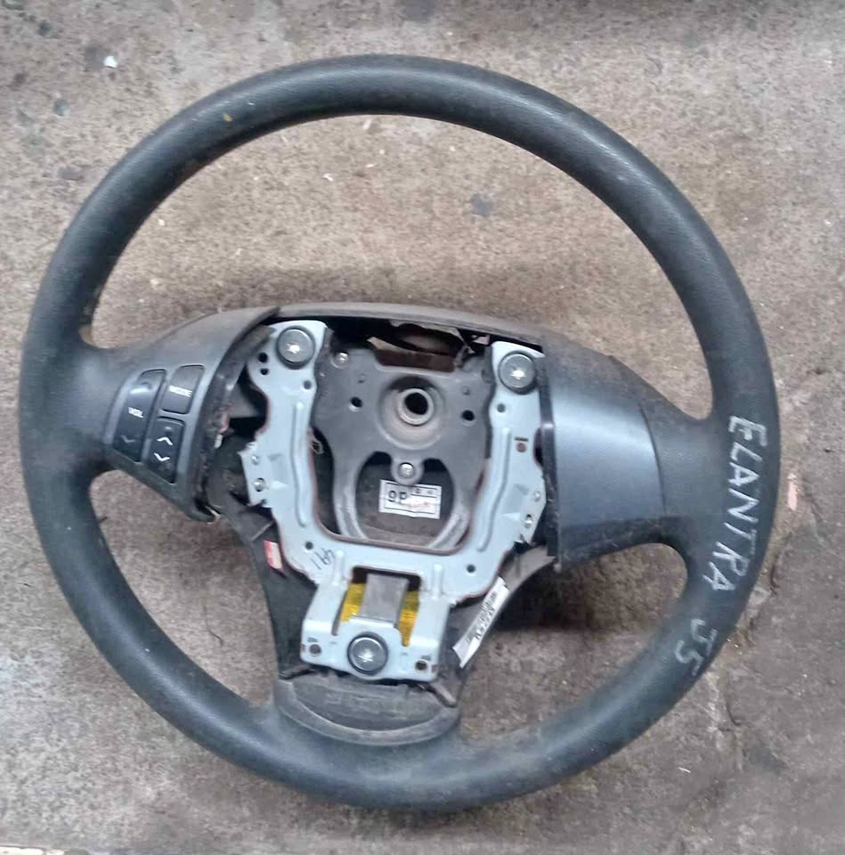 Hyundai Elantra 2016 steering wheel - Private Seller Hyundai Elantra 2016 steering wheel - Private Seller